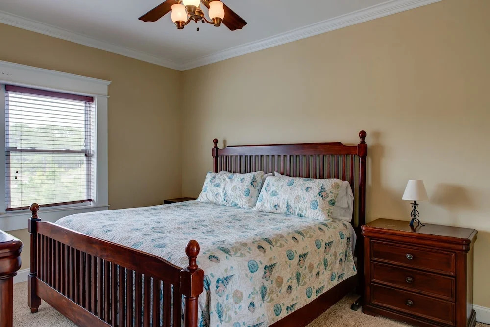Purple Parrot - You Will Be Amazed At The Panoramic Island Views From The Third Floor Crows Nest! 4 Bedroom Home by RedAwning
