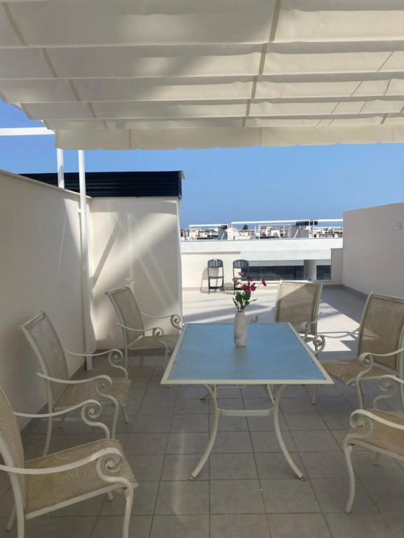 Luxury Apartment - Rooftop Terrace, Pool & nearby beach