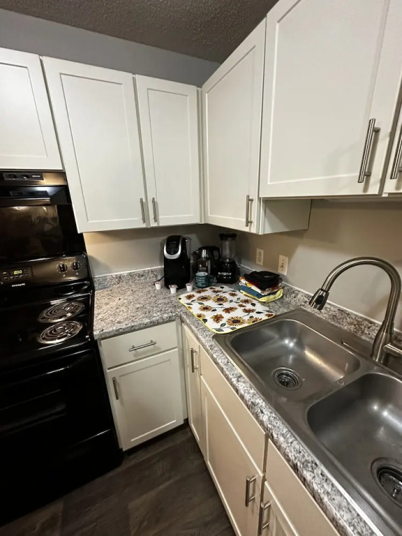 Glamorous 2B2BA with patio views and gym