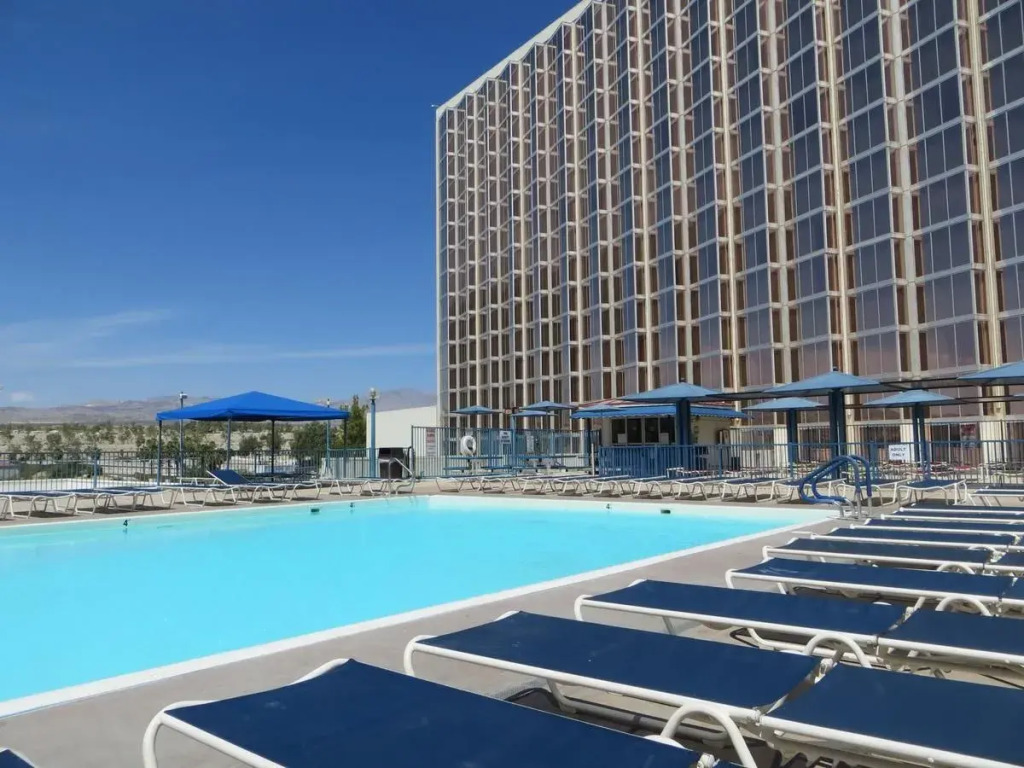 Aquarius Casino Resort