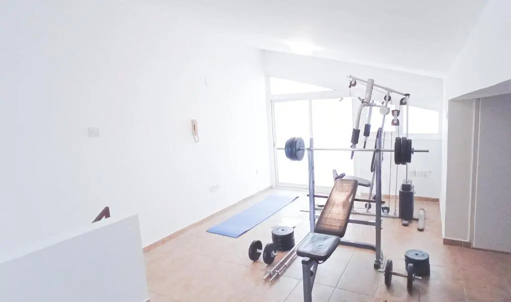 Luxury Maisonette Apartment -SEA VIEW, NETFLIX, GYM- 5 Min from Beach