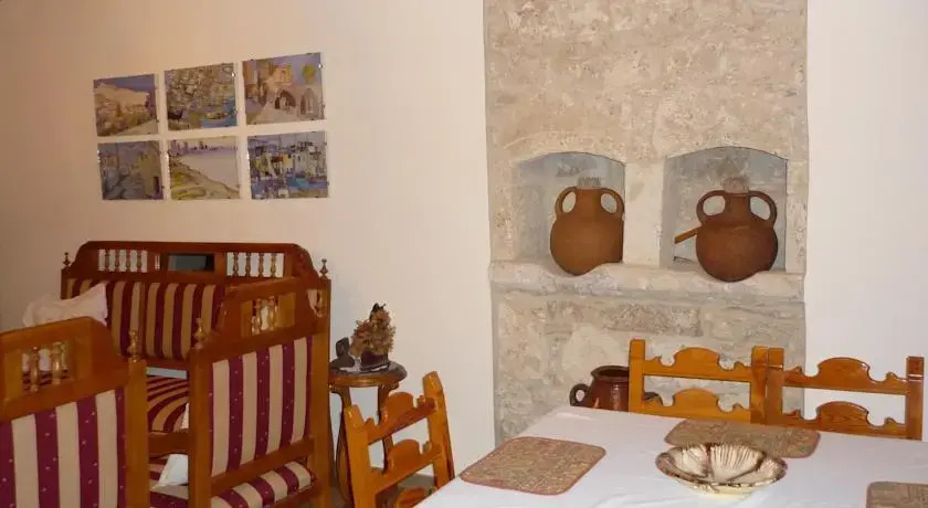 Dias House