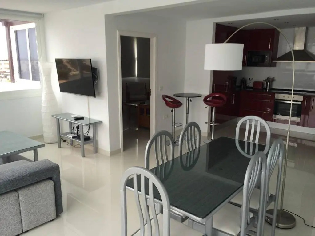 Lovely 3-Bedroom Penthouse With Seaview