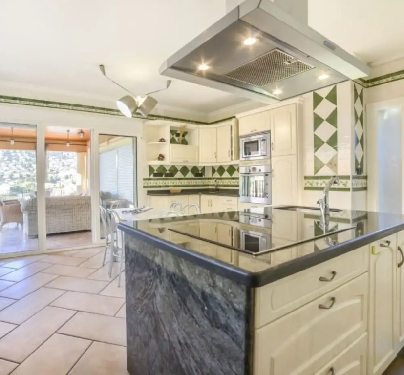 Villa - 5 Bedrooms with Pool - 106414