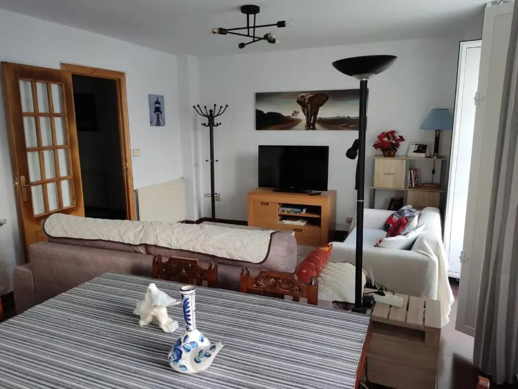 Preciosa Casa De 4 Habitaciones En Pleno Corazón Del Camino De Santiago!