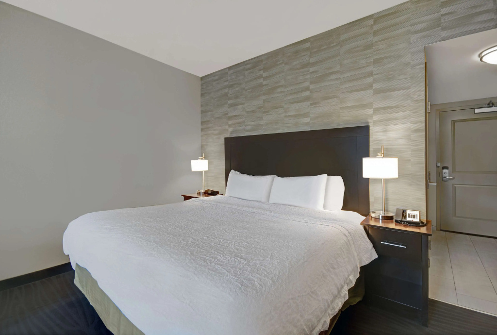 Hampton Inn and Suites Robbinsville