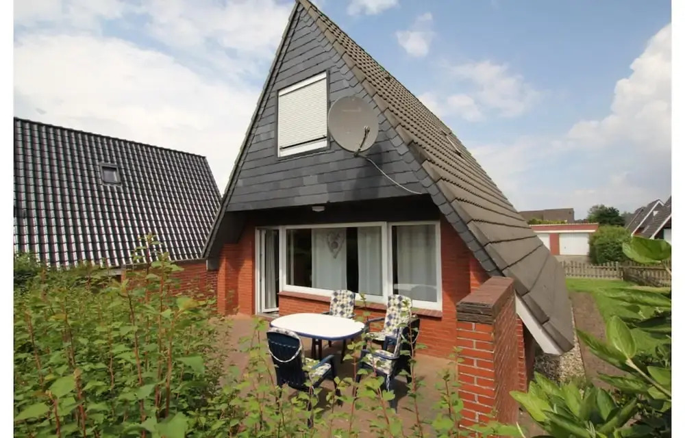 Ferienhaus Toms Hutte mit Terrasse in Dornum
