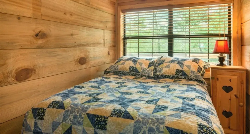 Bear Hollow Cabin With Hot Tub Minutes Away From Beavers Bend State Park and Broken Bow Lake by Redawning