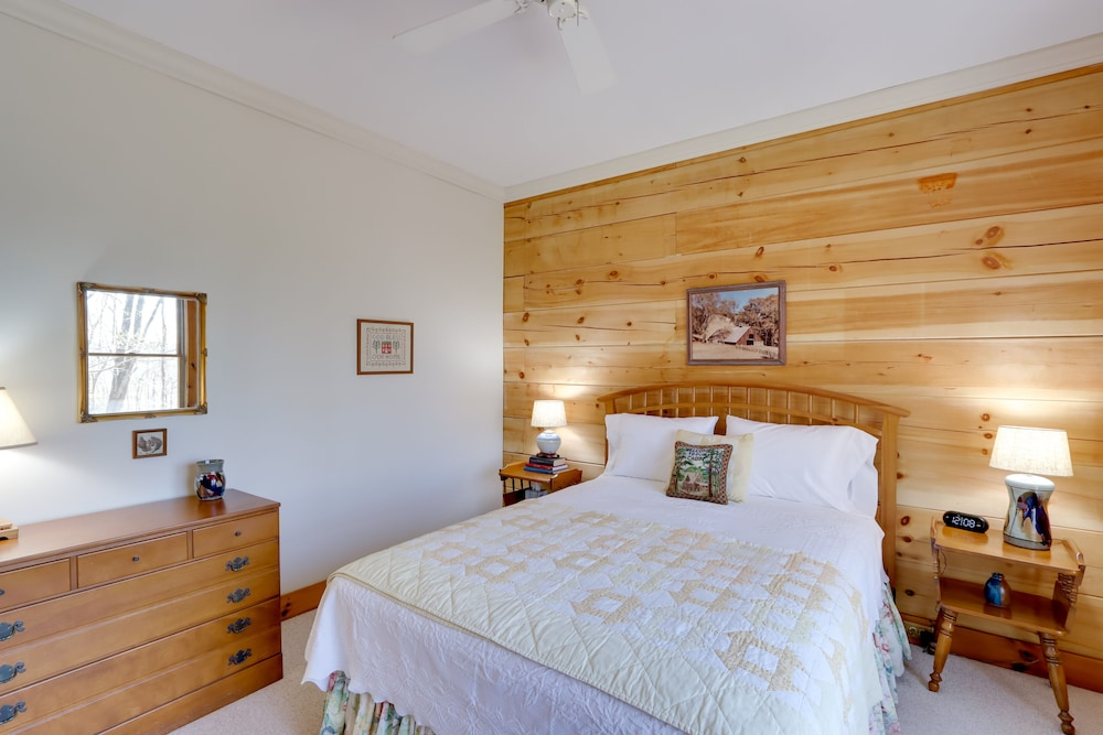 Family-Friendly Jasper Cabin with Deck
