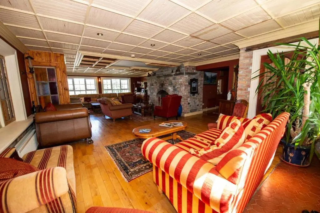 Dulrush Lodge Guest House, Restaurant and Self-Catering