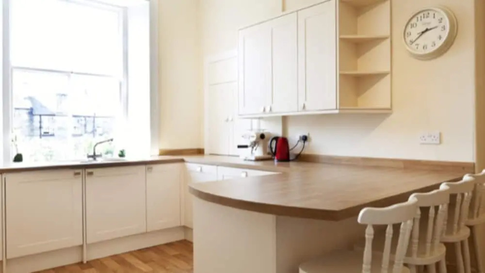 Spacious 4 Bedroom Apartment in Edinburgh