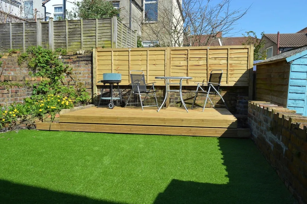 Charming 2 Bedroom House With Terrace