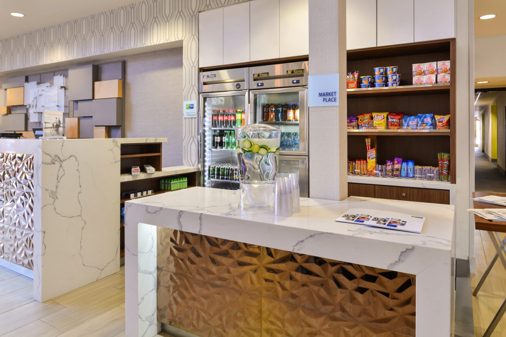 HOLIDAY INN EXPRESS & SUITES ELK GROVE CENTRAL - HWY 99 by IHG