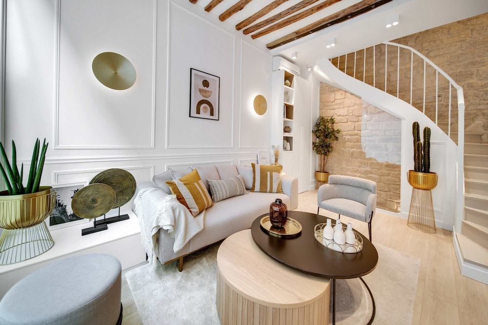 Historical House in the Heart of Paris - 5