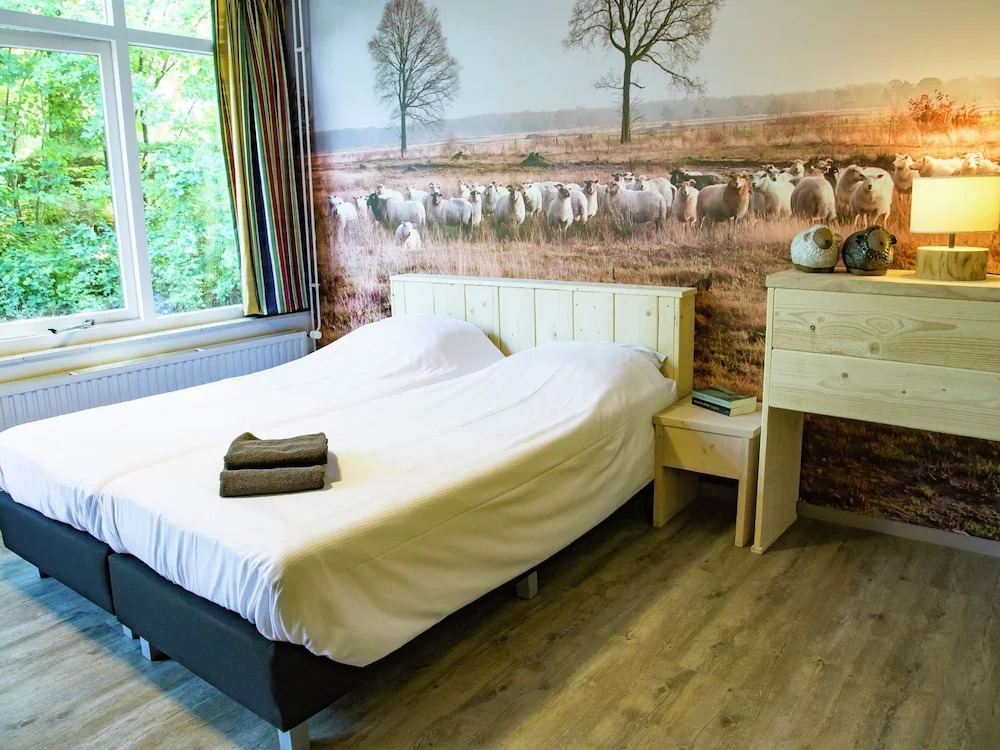 Spacious House with Barbecue And Fireplace, Close To Assen