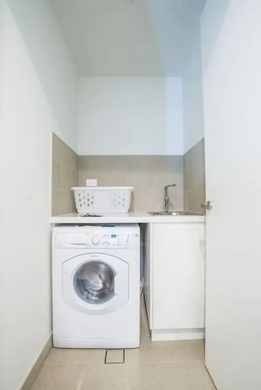2bed1bath High-end APT at Olympic Parkviews+p