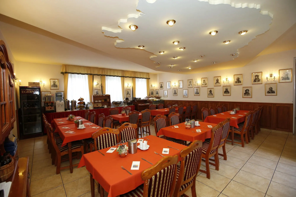 Hotel Korona Wellness, Rendezvény és Borszálloda