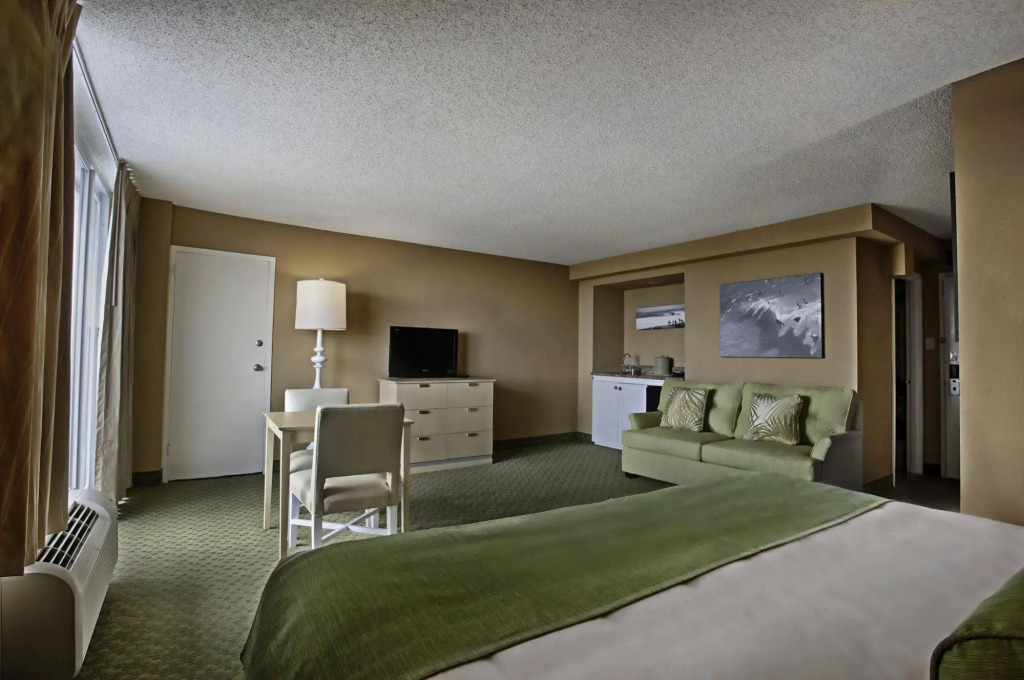 Port-O-Call Hotel