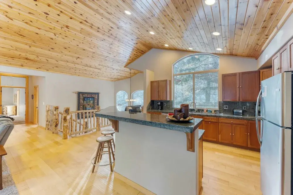 Cherry Hills Spacious Tahoe Cabin With Deck Fireplace Open Interiors