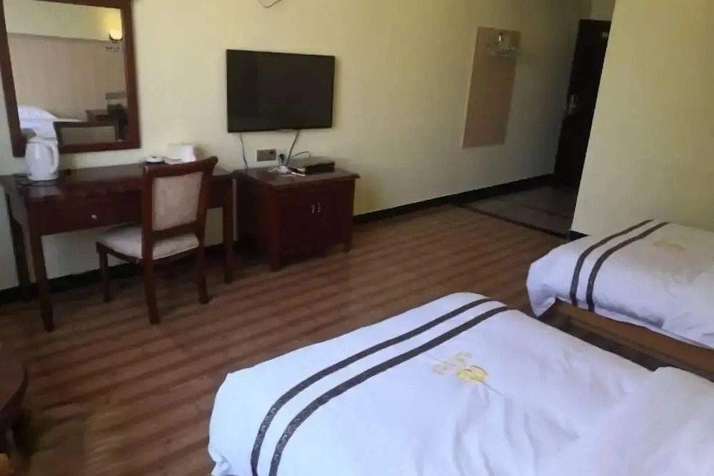Longsheng Hotel
