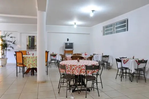 Hotel Carolina 2 - próximo a Universidade de Uberaba uniube - ao Aeroporto Fórum De uberaba - hospital Mario Palmeirio ao Hospital São Marcos e hospital Regional