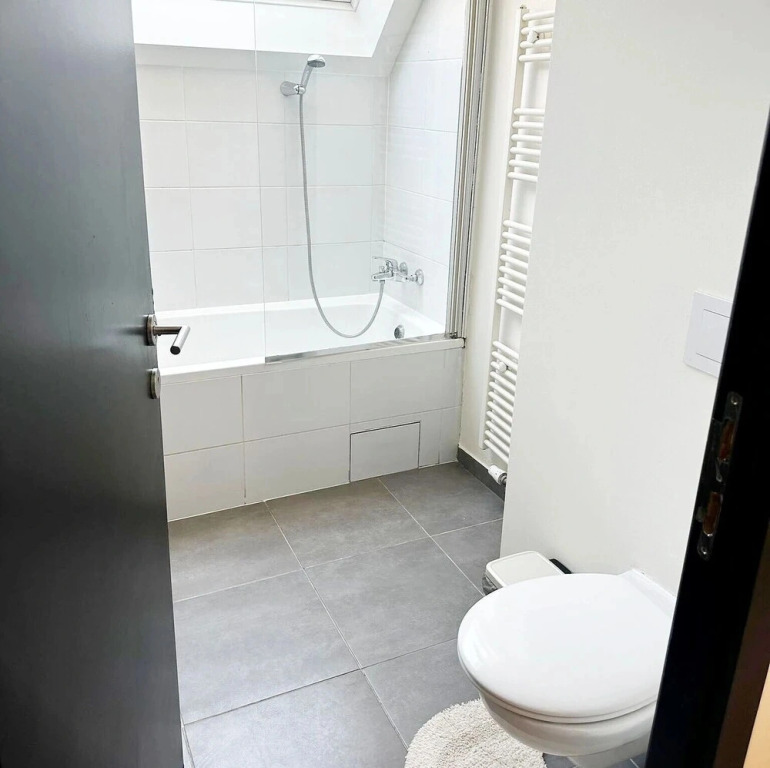 2 Private Rooms in Ghent Center