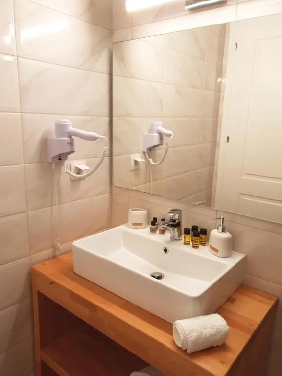 Reiki Apartments Erikousa