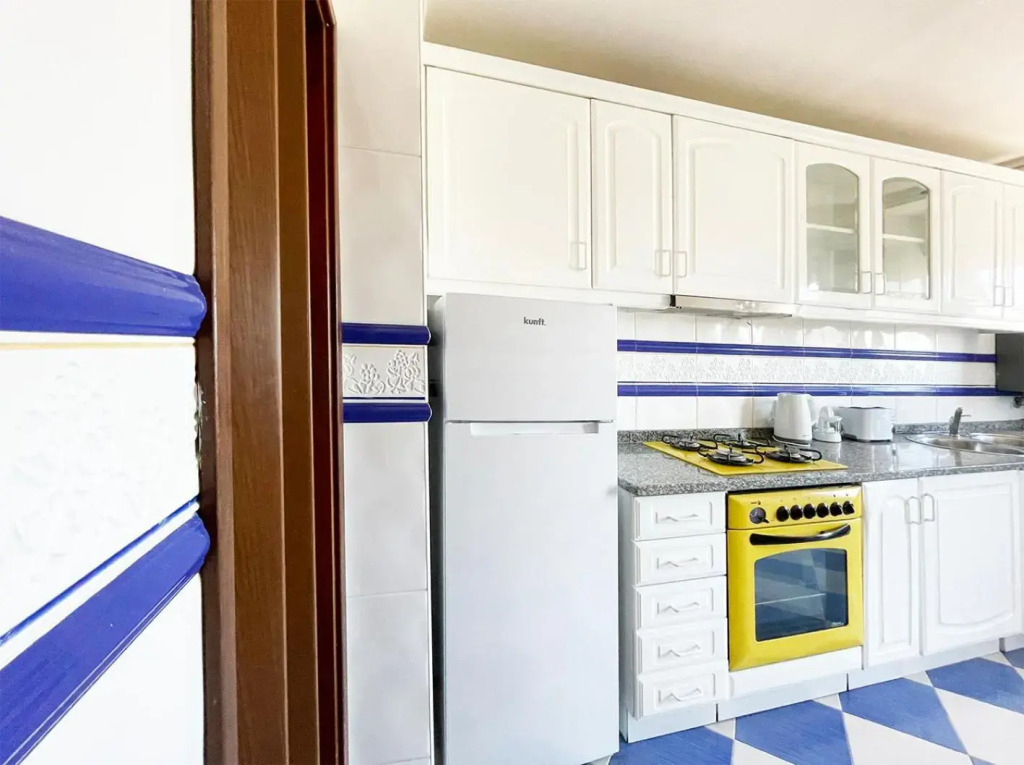 Yellow House Aveiro Free Netflix and garage