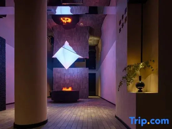 Yi Chi · Particle Hotel (Huayuan Garden Shopping Mall Songhua Road Subway Station Store)