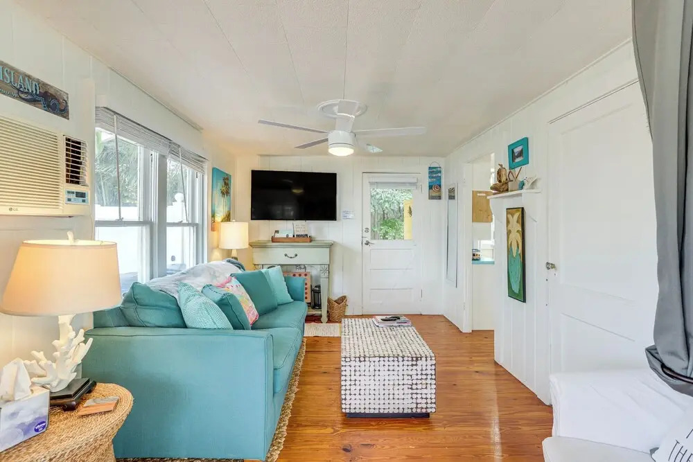 Sunny Treasure Island Bungalow, 200 Steps to Beach, Treasure Island