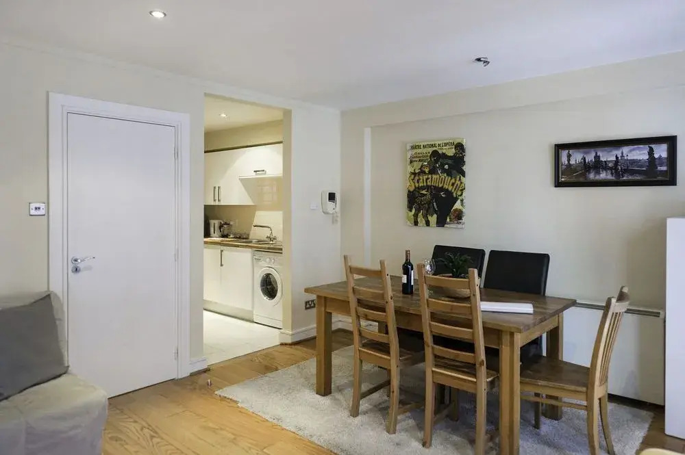 MetroStays - Temple Bar 16