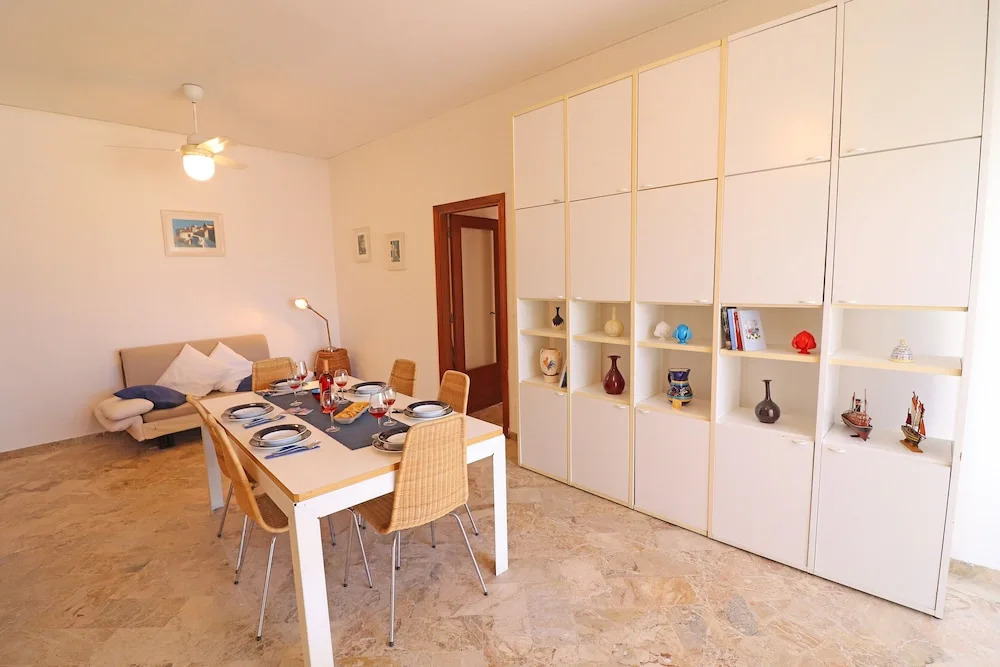 Central Apartment with Wi-Fi, Air Conditioning & Balcony with Sea View; Garage