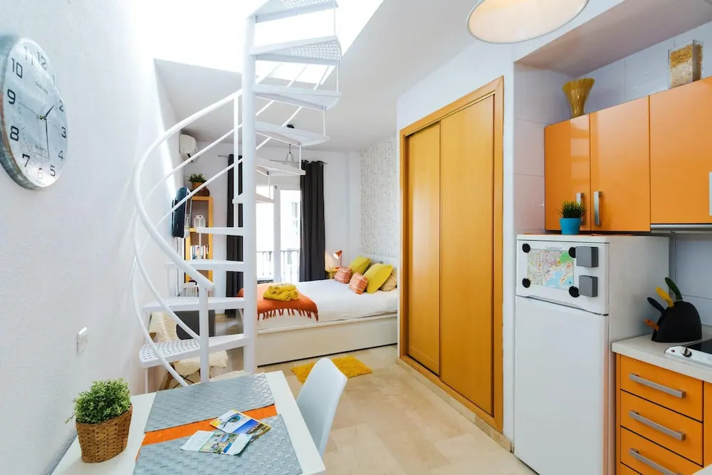 Studio in Málaga, With Wonderful City View, Furnished Terrace and Wifi