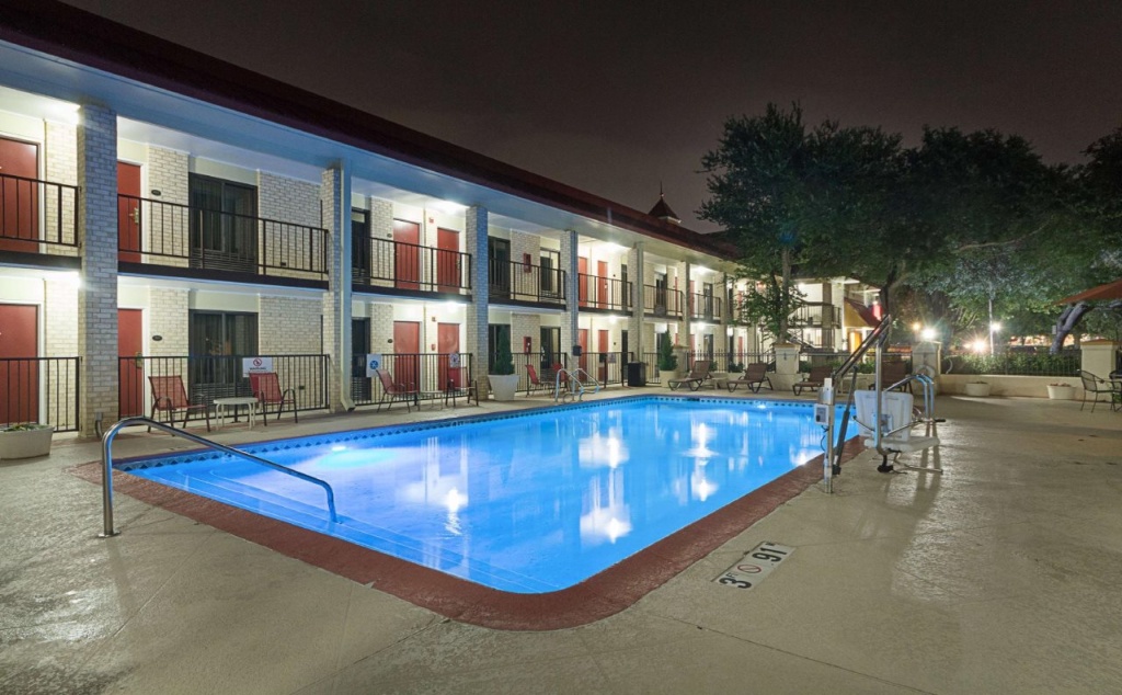 Red Roof Inn PLUS+ Dallas - Addison
