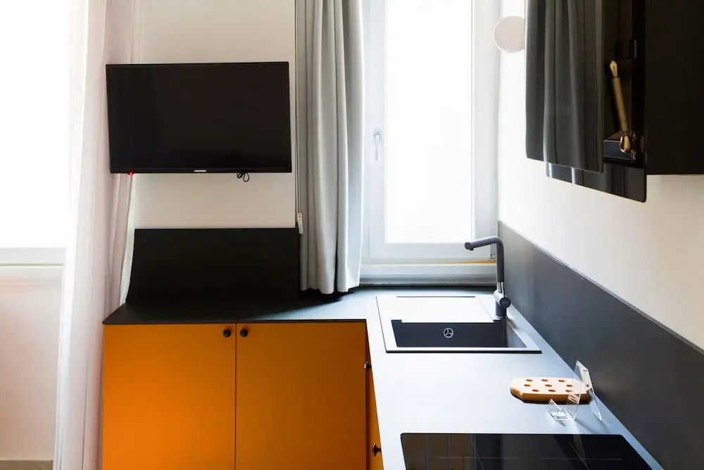 JOIVY Smart 1-Bed W/ Modern Amenities
