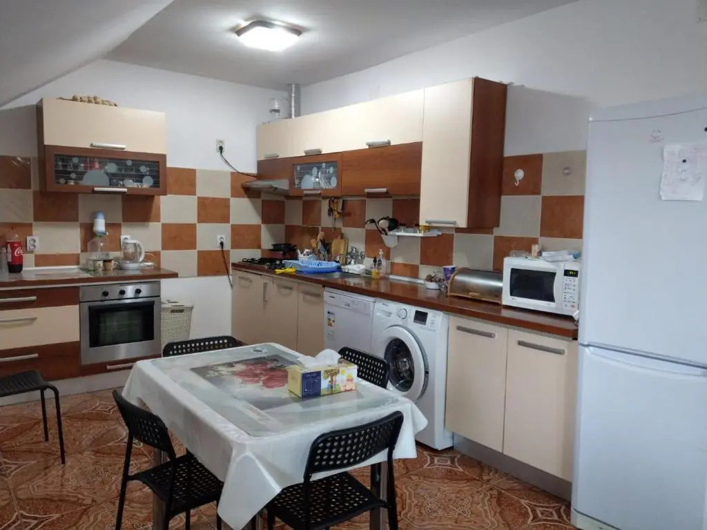 Apartament 5 camere cu balcon Costinesti plaja 5 minute Nucilor 6