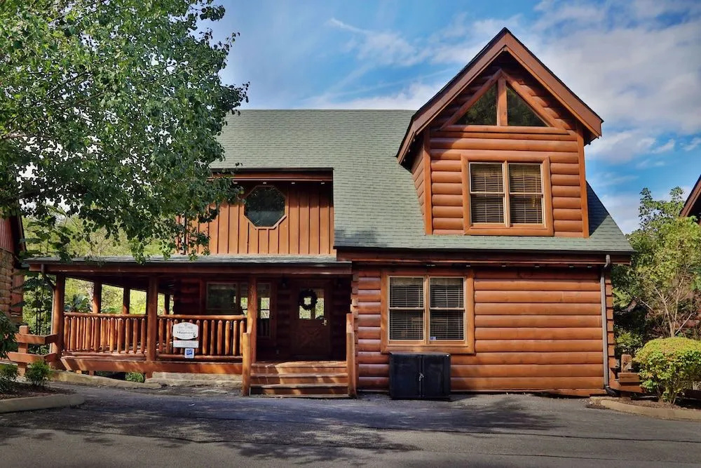 Mayberry 3 Br cabin by RedAwning
