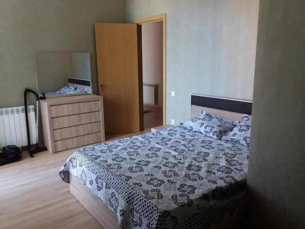 33 Irakli Abashidze Street vake