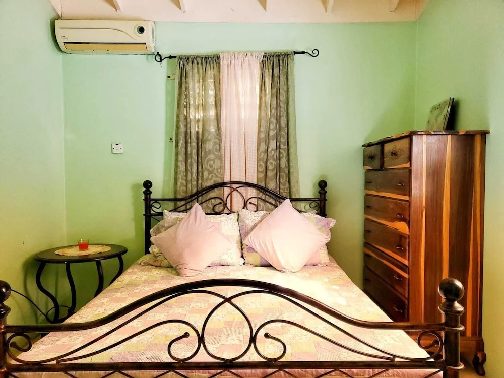2 Bed-Sleeps 4-Gated community-5 Min Town Centre