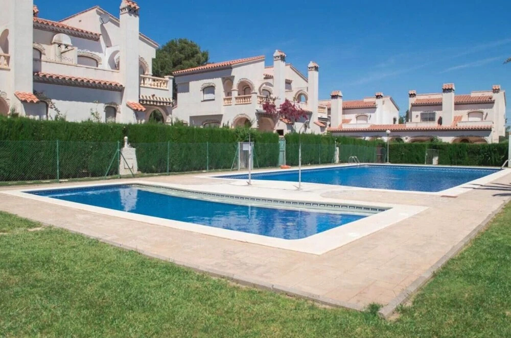 Nice Home see French Title