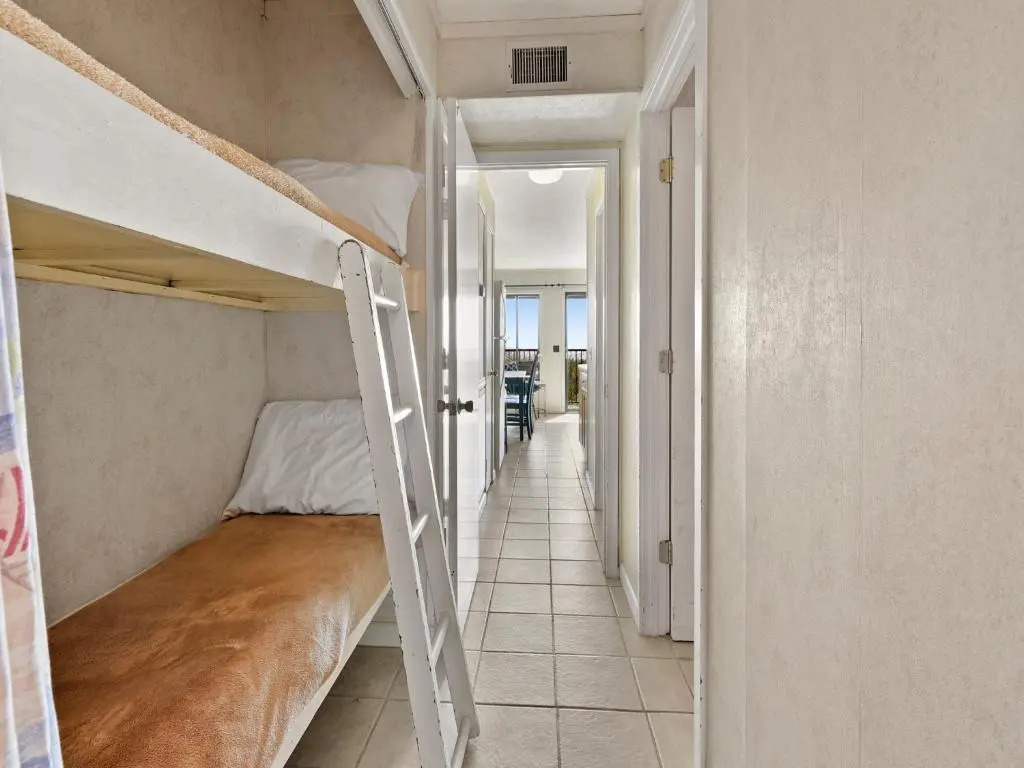 Beach & Tennis Admirals Row 105, Ocean Front, 1 Bedroom, 2 Pools, Tennis