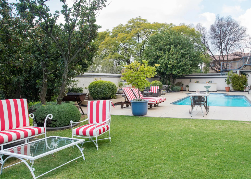 Inn and Out Plus Craighall
