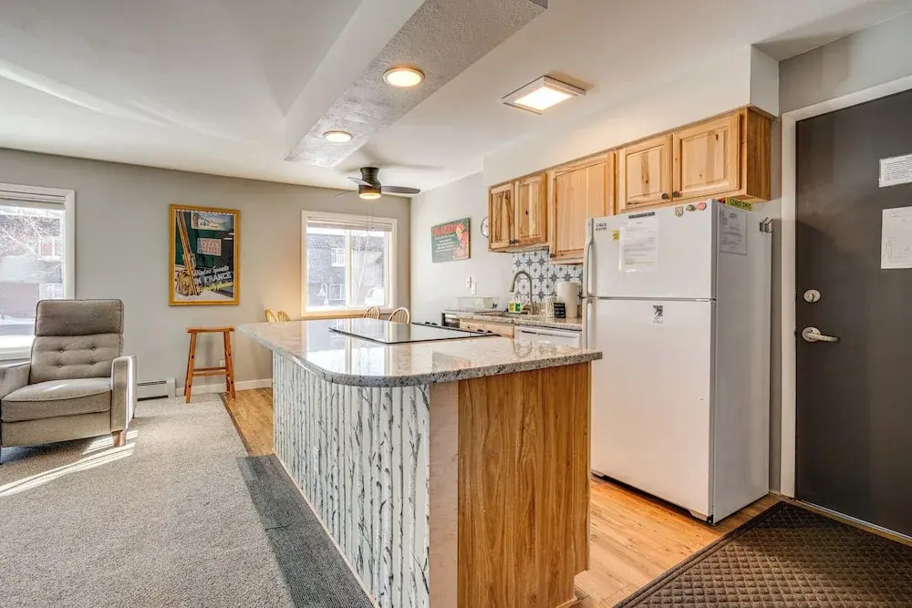 7 Mi to Ski Resort: Dillon Condo w/ Mtn Views