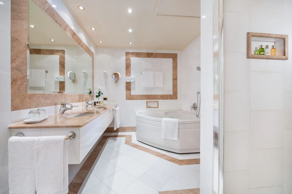 Отель Royal Hotel Carlton