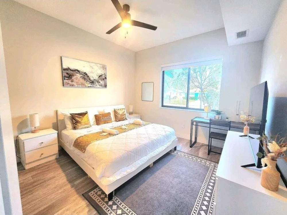 Lux and Cozy 2beds 2 Baths up to 8 guest