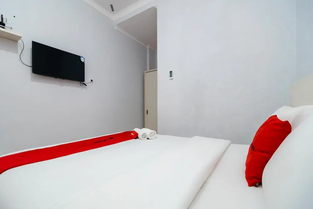 RedDoorz Syariah near Stasiun LRT Bumi Sriwijaya