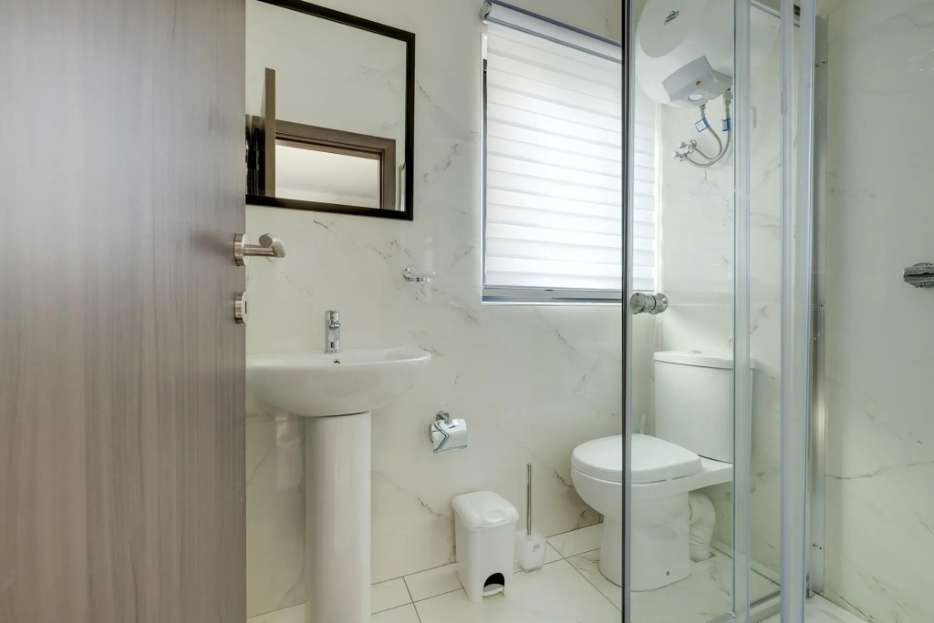 Chic 2BR Penthouse Steps From the Promenade