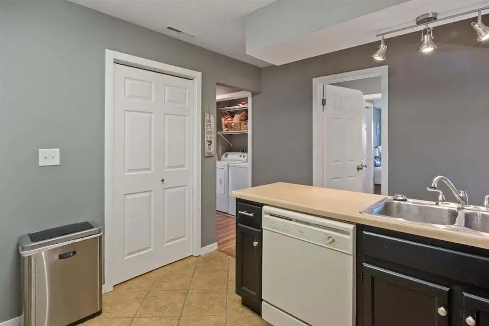 Spacious Pet-friendly Lakeview Condo w/ Boat Slip & Pools