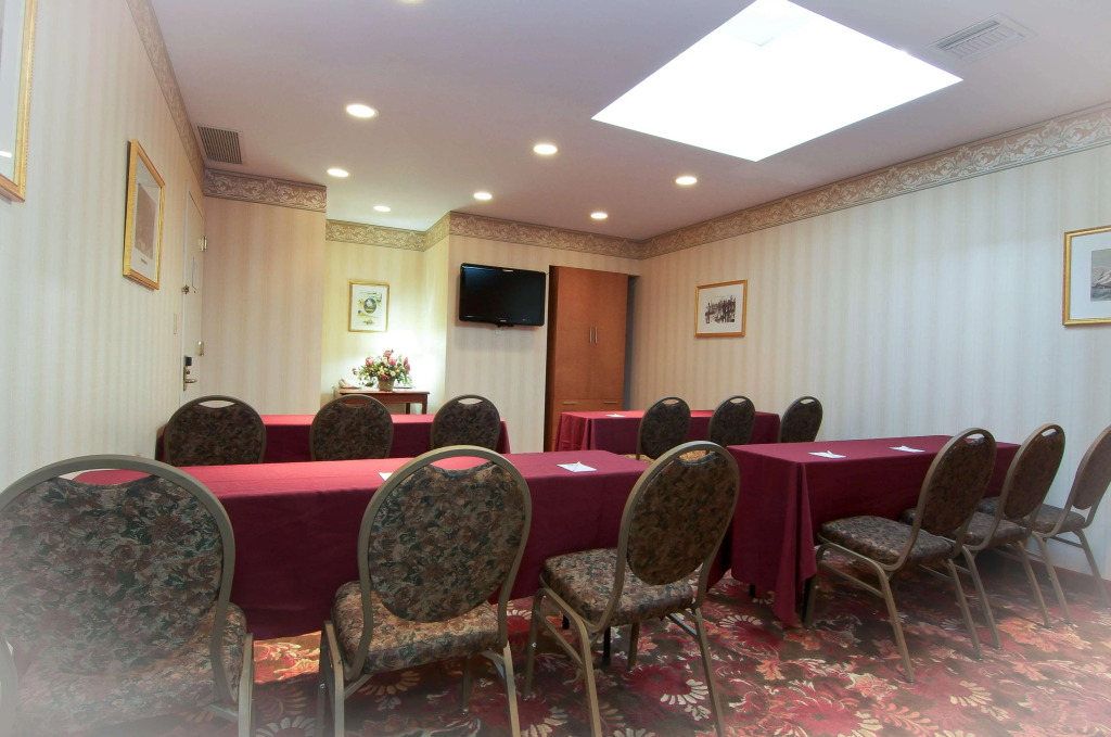 SureStay Plus by Best Western Woodbury Inn