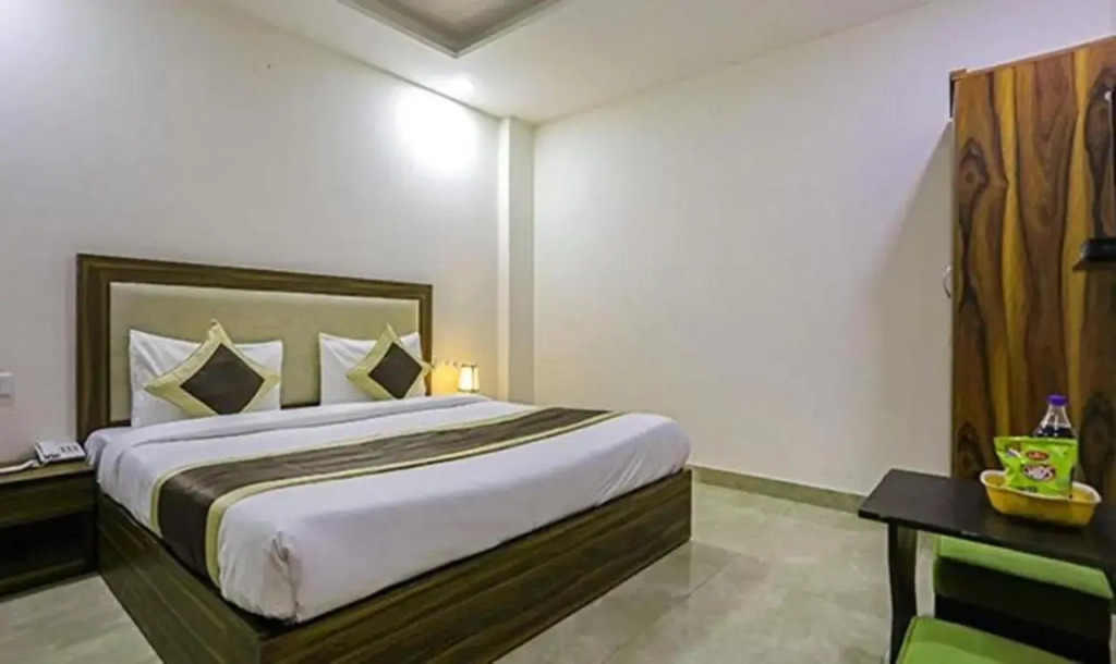 Fabhotel White House Bnb